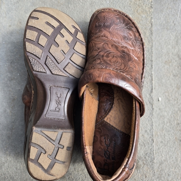 Boc Embossed Brown Leather Slip-Ons -Size 7.5 - Picture 9 of 9
